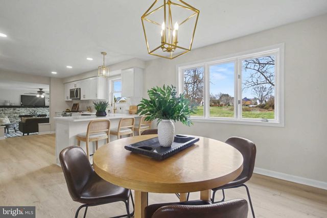 327 BUCKNELL AVE, Blackwood, NJ 08012