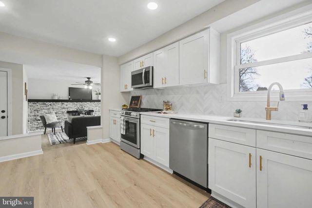 327 BUCKNELL AVE, Blackwood, NJ 08012