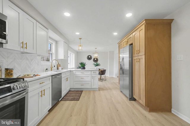 327 BUCKNELL AVE, Blackwood, NJ 08012