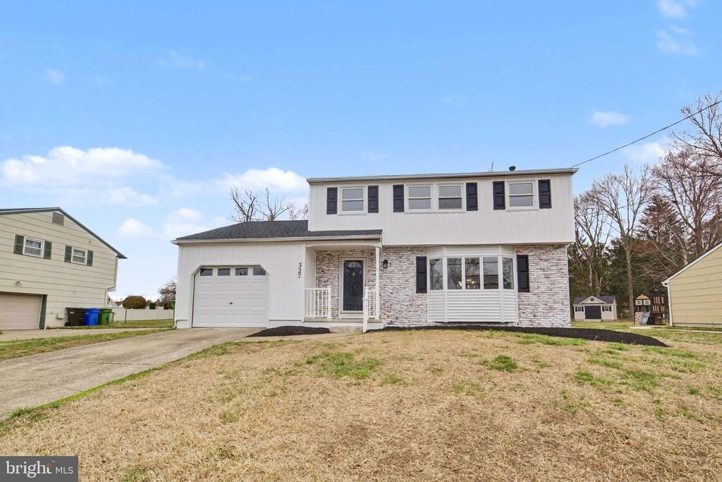 327 BUCKNELL AVE, Blackwood, NJ 08012