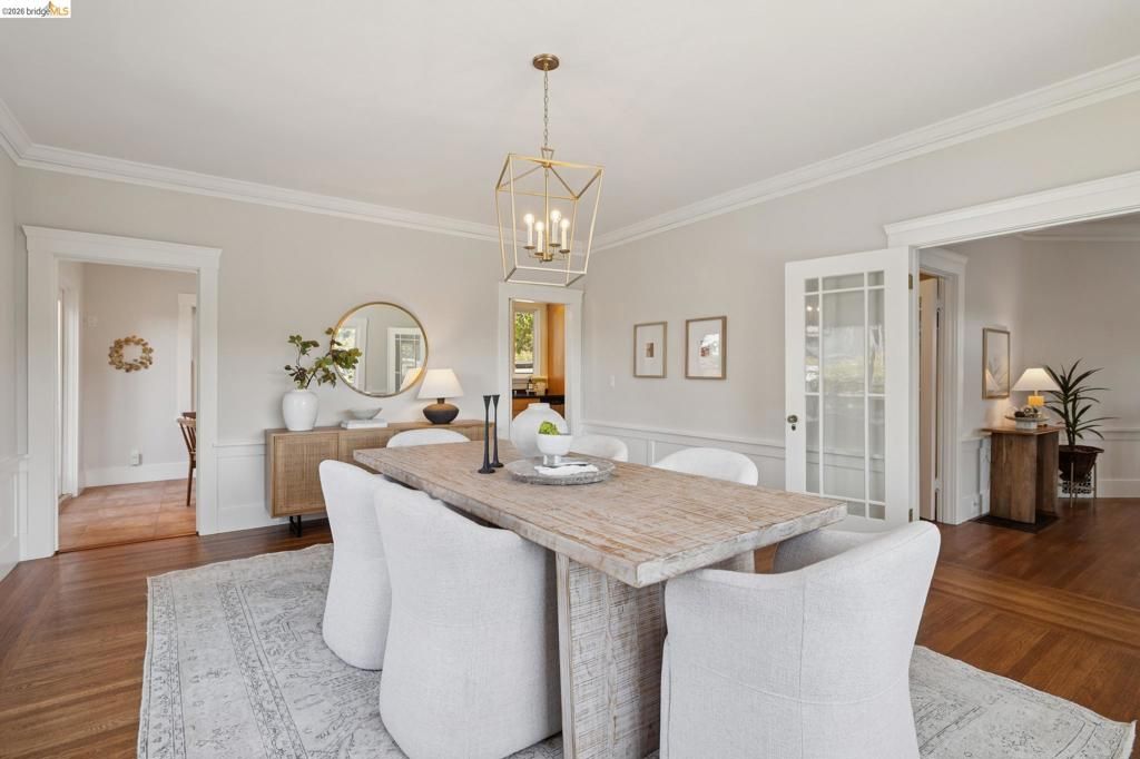 Image 11 of property listing at 1061 Annerley Rd, Piedmont, CA 94610