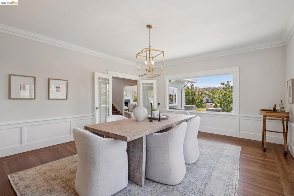 Image 12 of property listing at 1061 Annerley Rd, Piedmont, CA 94610