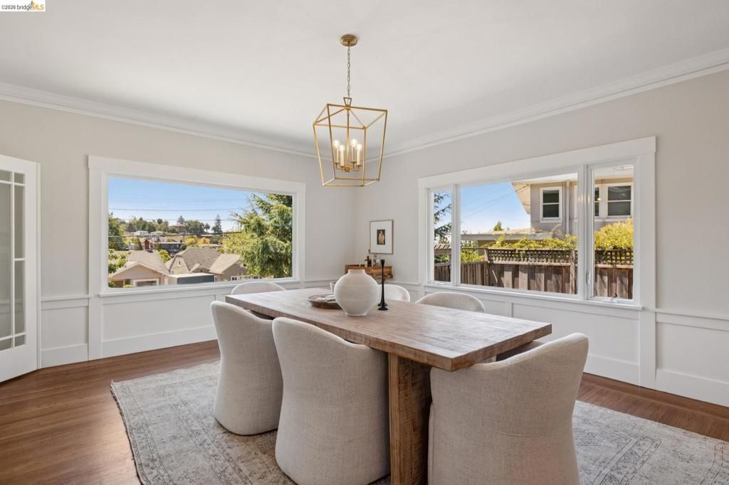 Image 13 of property listing at 1061 Annerley Rd, Piedmont, CA 94610