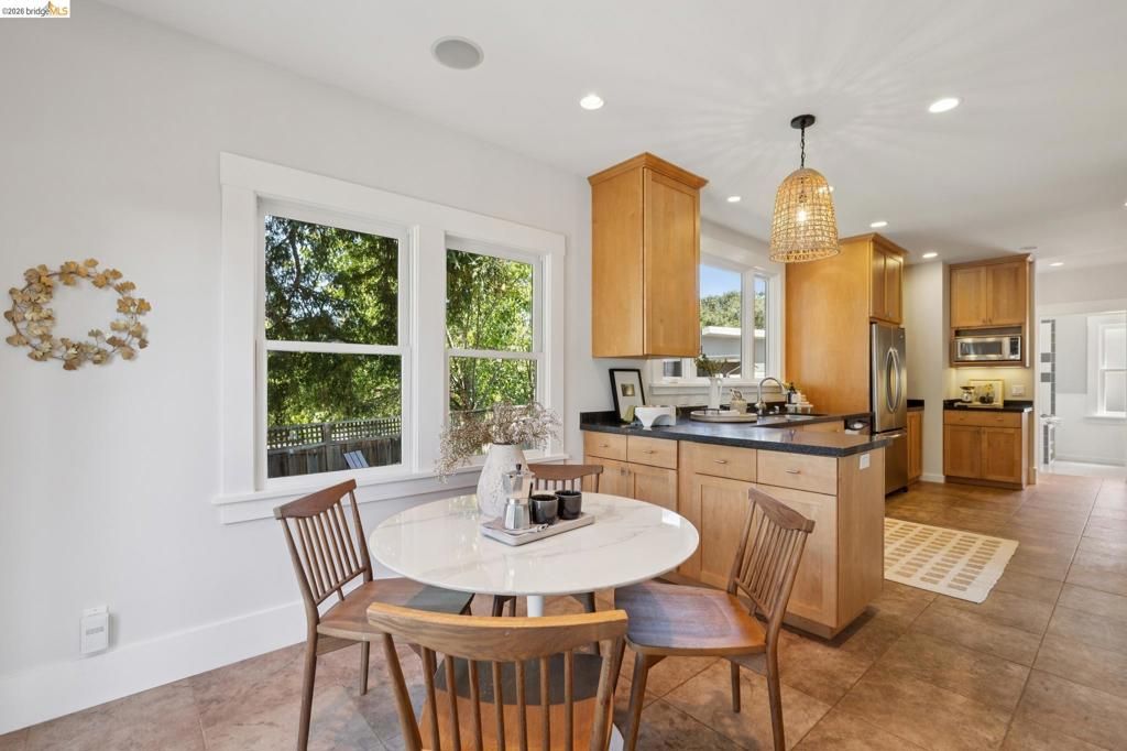 Image 14 of property listing at 1061 Annerley Rd, Piedmont, CA 94610