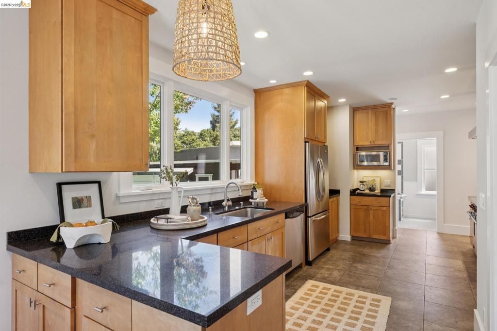 Image 16 of property listing at 1061 Annerley Rd, Piedmont, CA 94610
