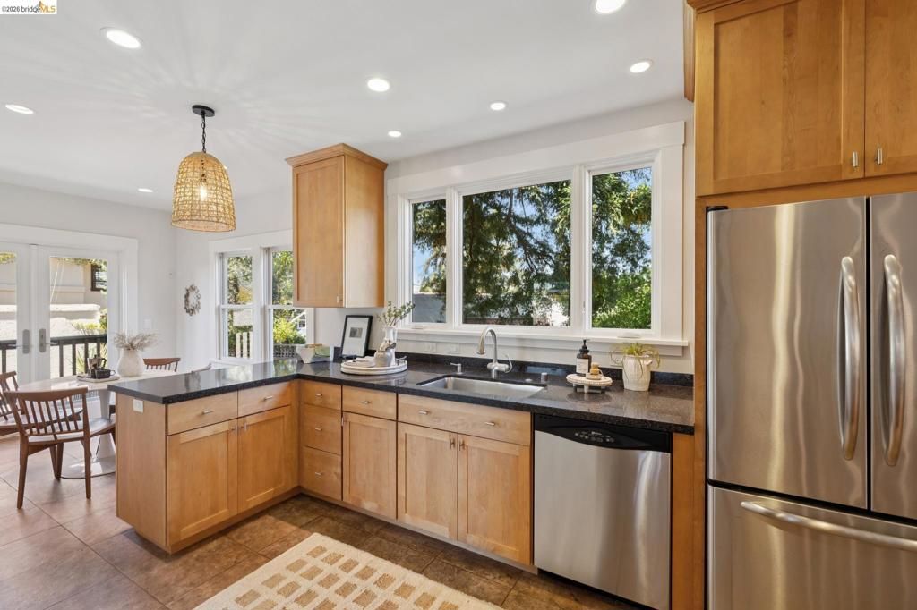 Image 17 of property listing at 1061 Annerley Rd, Piedmont, CA 94610