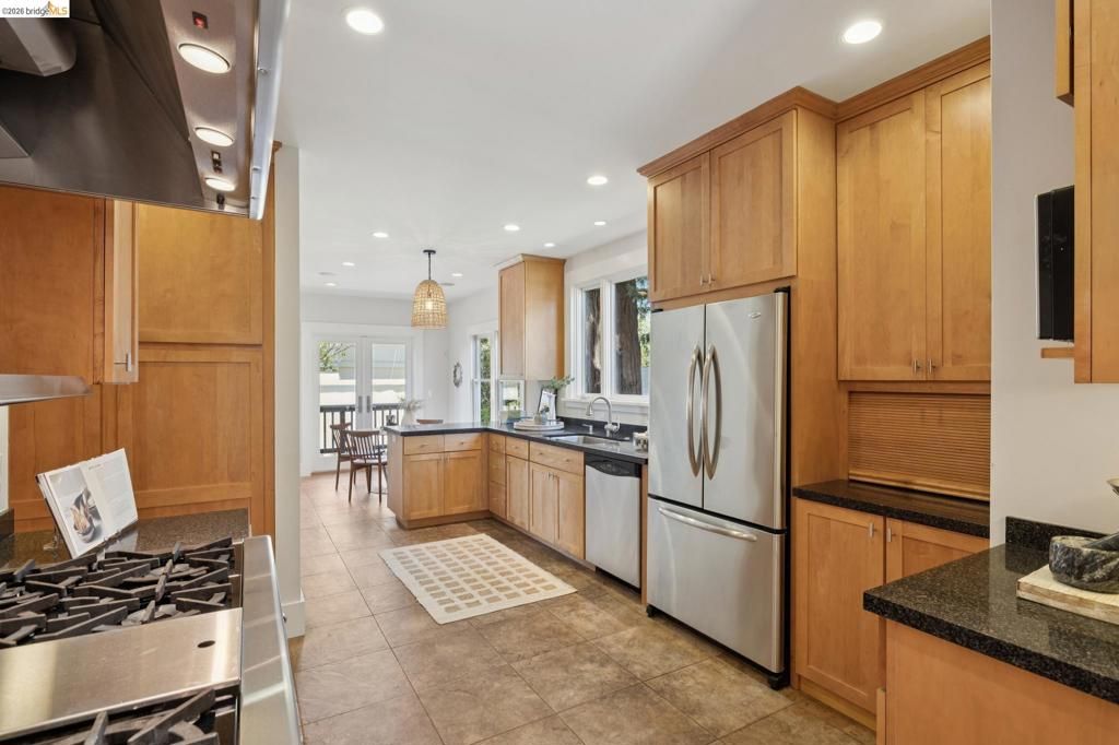 Image 19 of property listing at 1061 Annerley Rd, Piedmont, CA 94610
