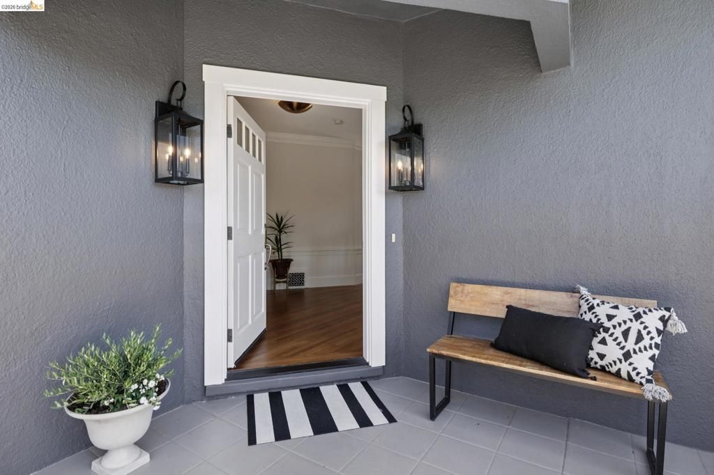 Image 2 of property listing at 1061 Annerley Rd, Piedmont, CA 94610
