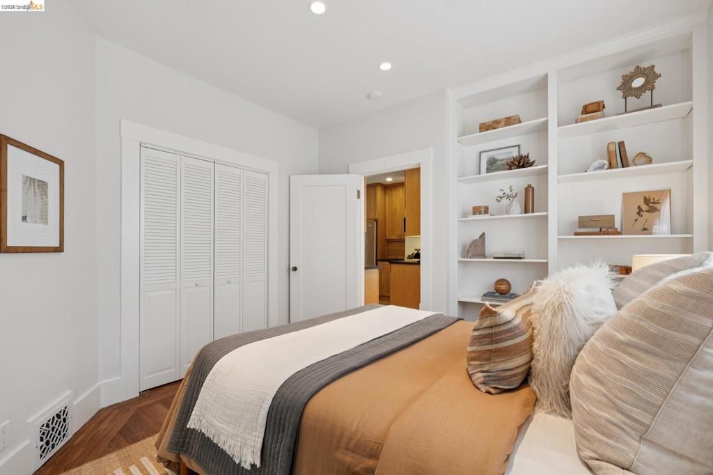 Image 21 of property listing at 1061 Annerley Rd, Piedmont, CA 94610
