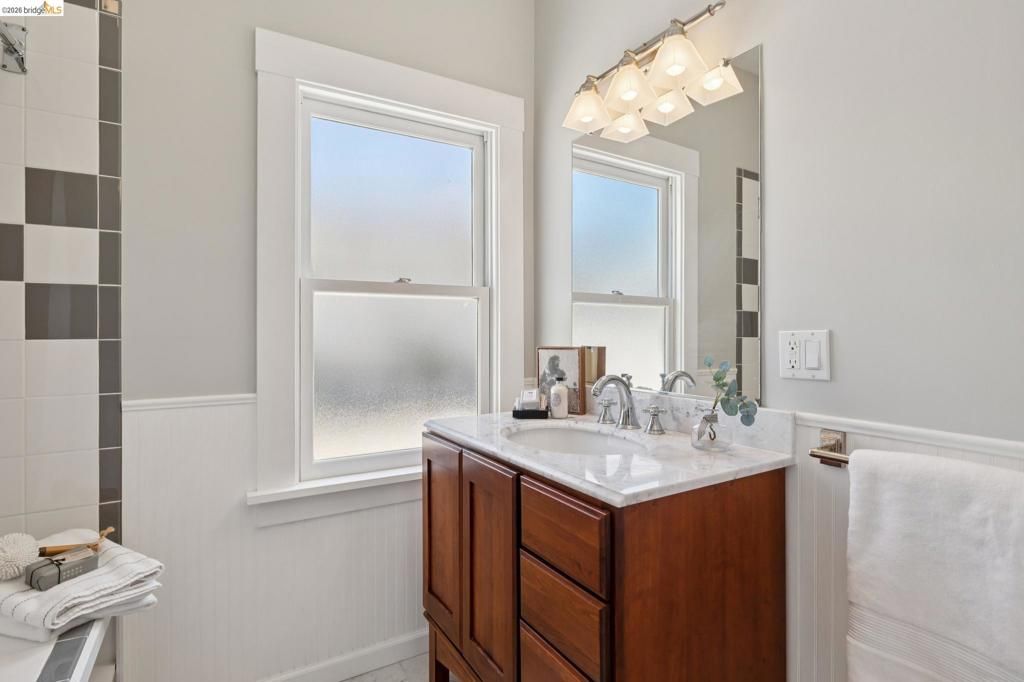 Image 22 of property listing at 1061 Annerley Rd, Piedmont, CA 94610