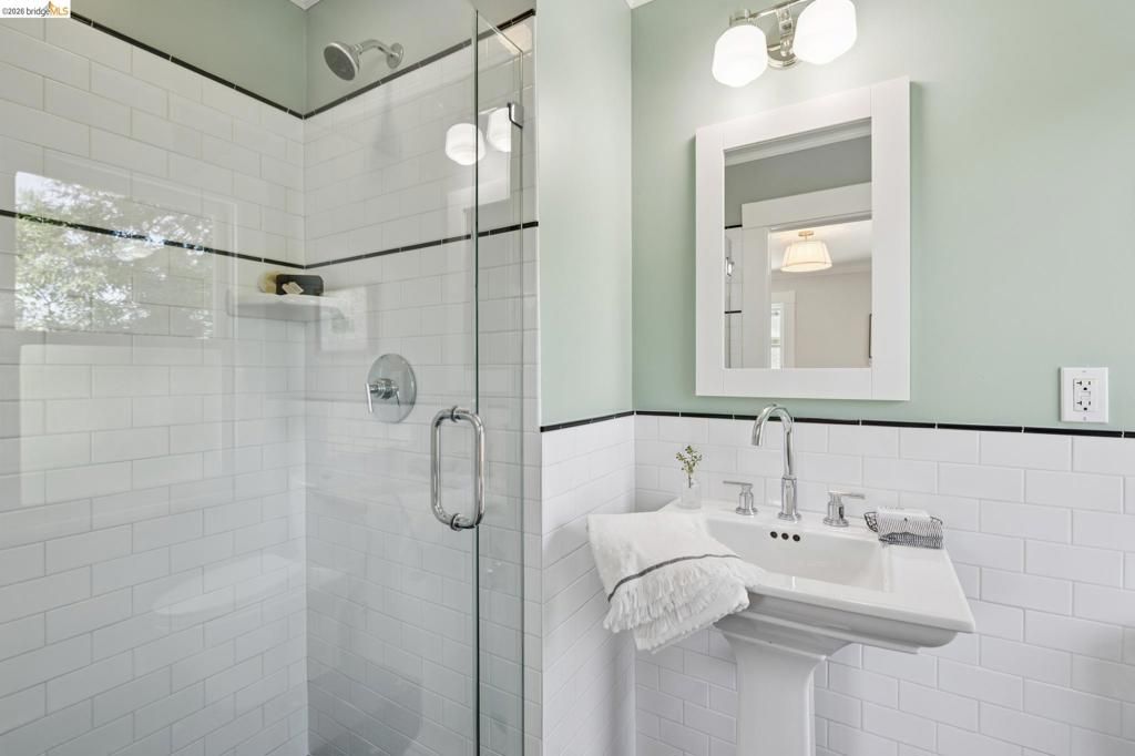 Image 27 of property listing at 1061 Annerley Rd, Piedmont, CA 94610