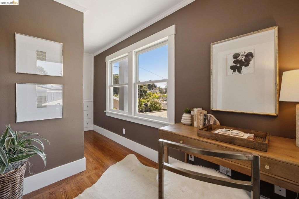 Image 28 of property listing at 1061 Annerley Rd, Piedmont, CA 94610