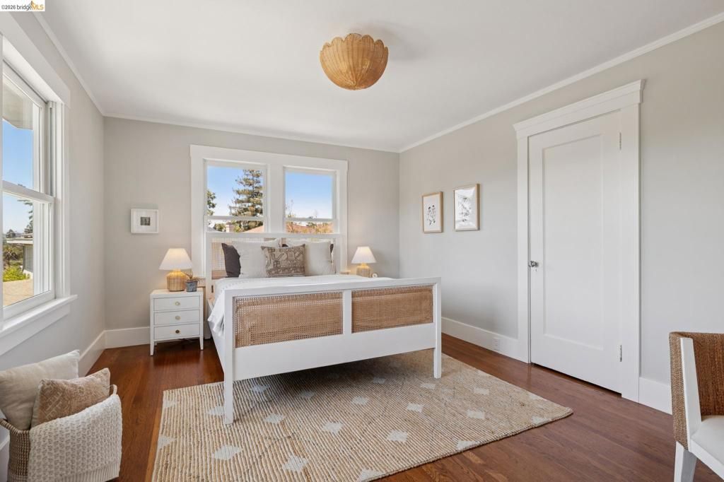 Image 29 of property listing at 1061 Annerley Rd, Piedmont, CA 94610