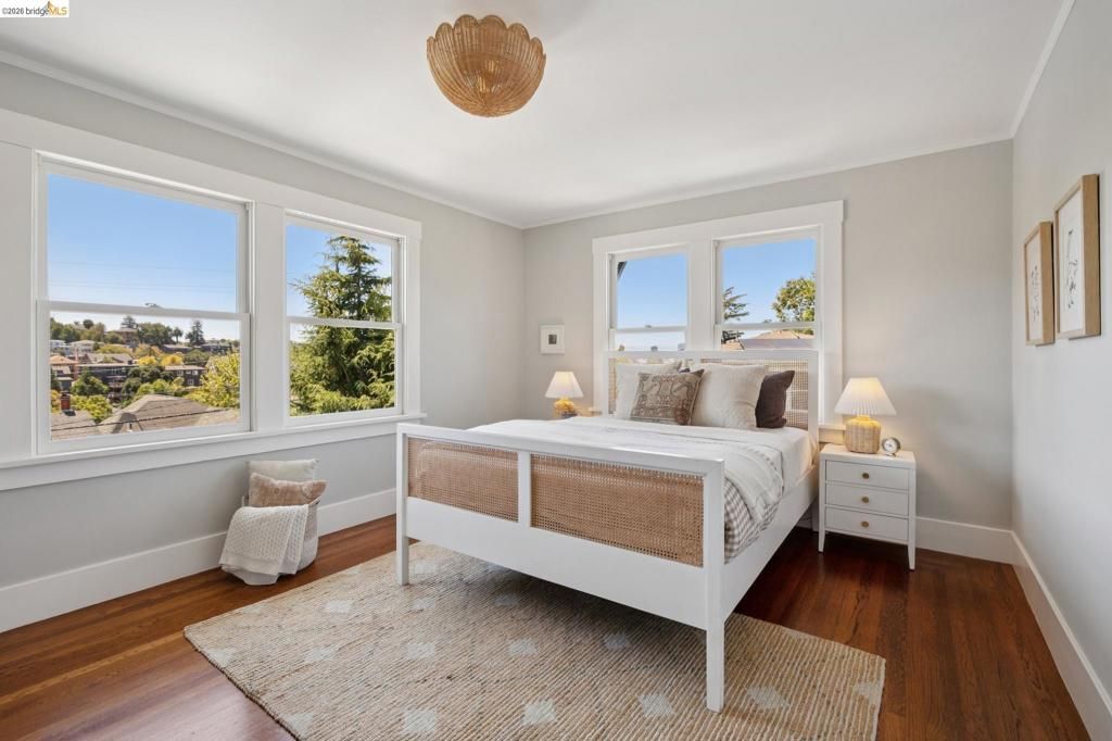 Image 30 of property listing at 1061 Annerley Rd, Piedmont, CA 94610