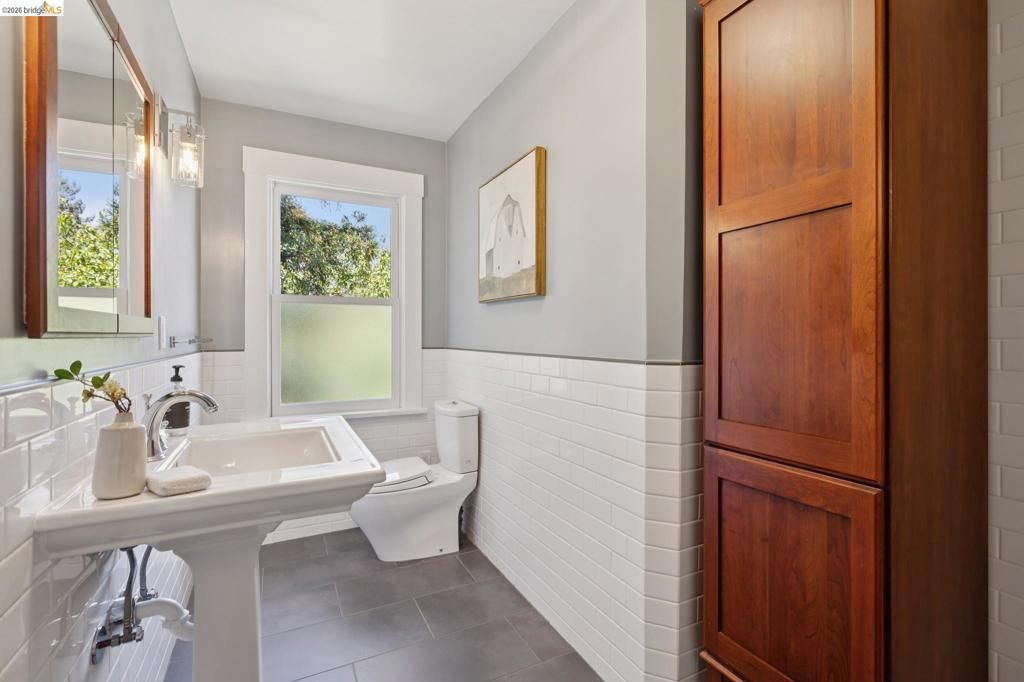 Image 35 of property listing at 1061 Annerley Rd, Piedmont, CA 94610
