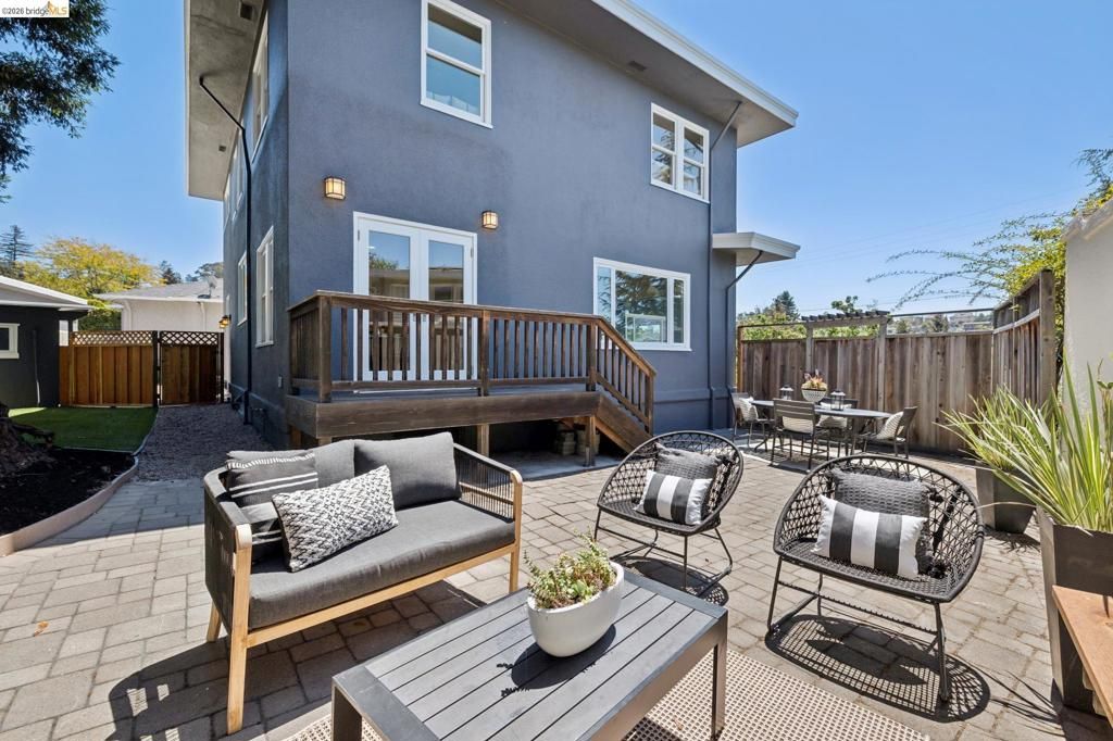 Image 36 of property listing at 1061 Annerley Rd, Piedmont, CA 94610