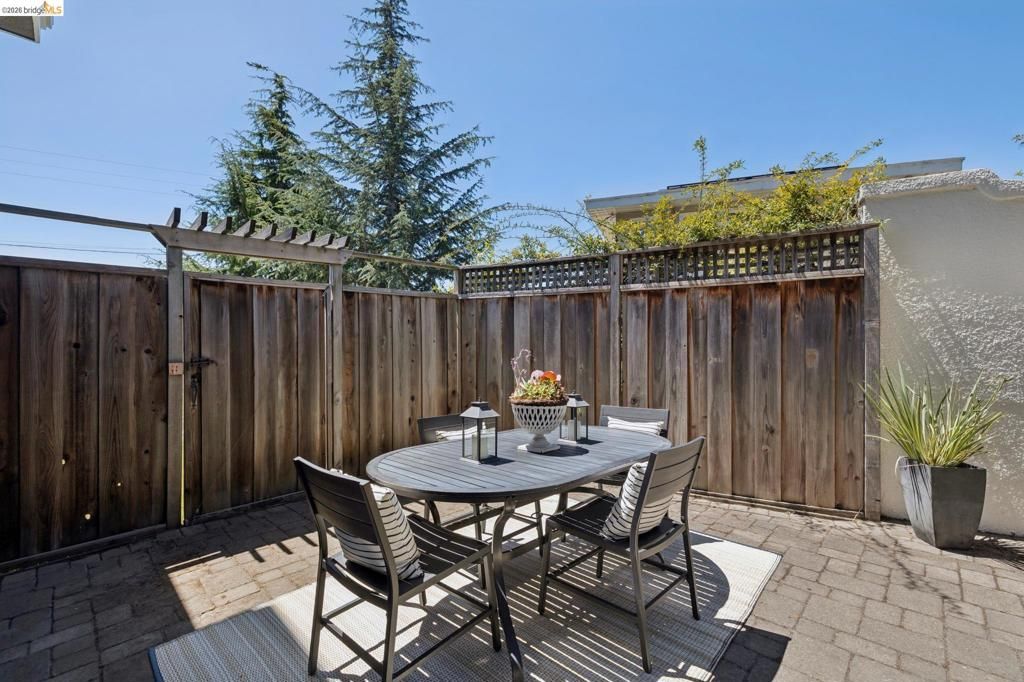 Image 38 of property listing at 1061 Annerley Rd, Piedmont, CA 94610
