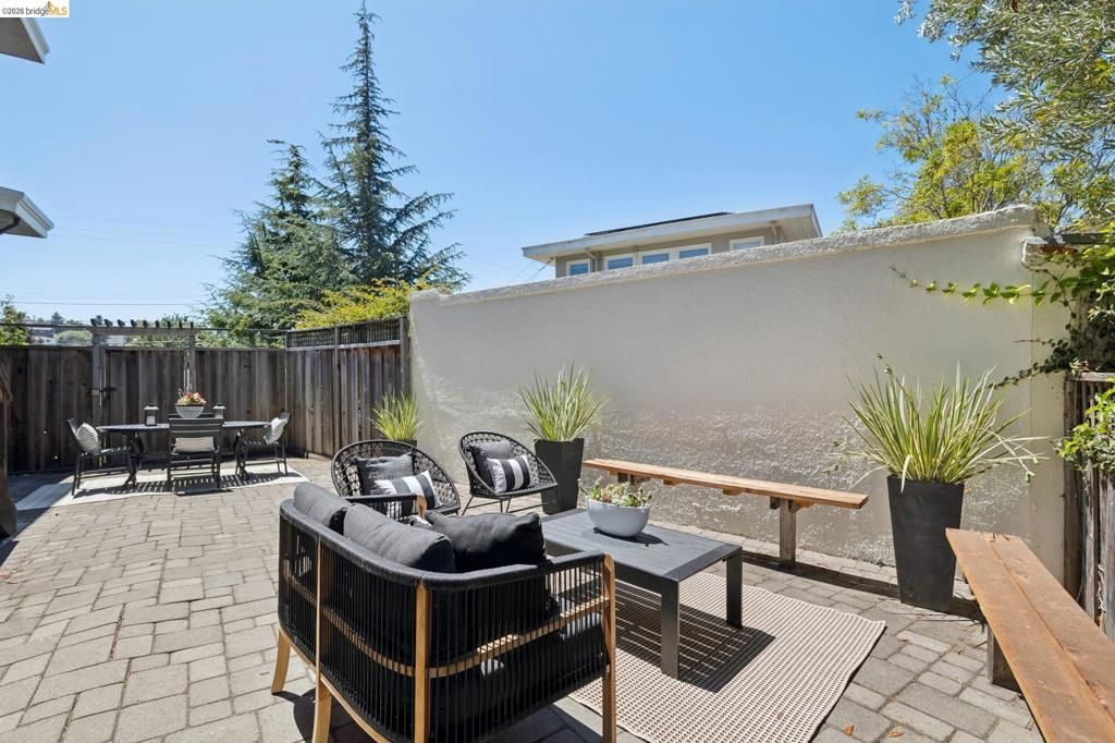 Image 41 of property listing at 1061 Annerley Rd, Piedmont, CA 94610