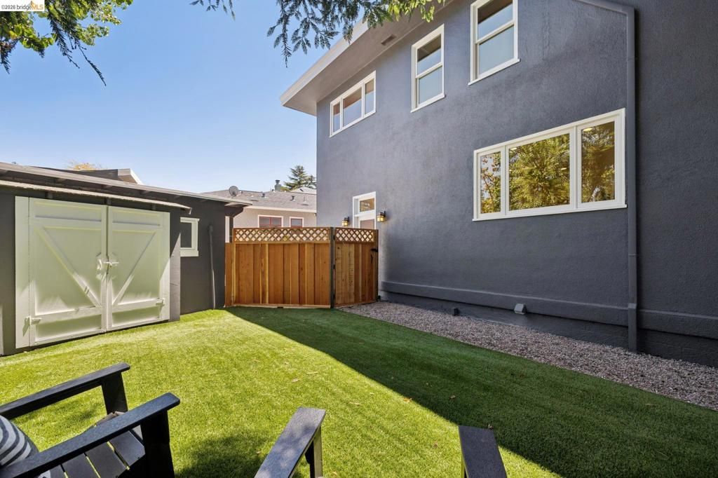 Image 45 of property listing at 1061 Annerley Rd, Piedmont, CA 94610