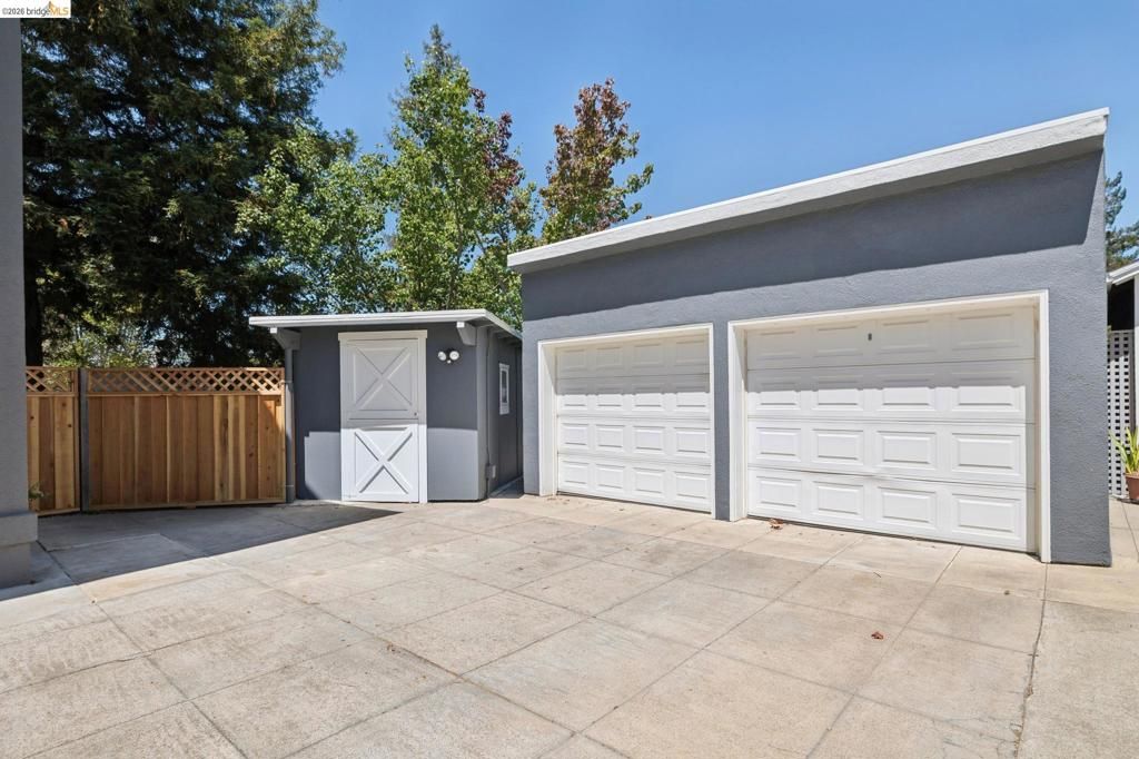 Image 46 of property listing at 1061 Annerley Rd, Piedmont, CA 94610
