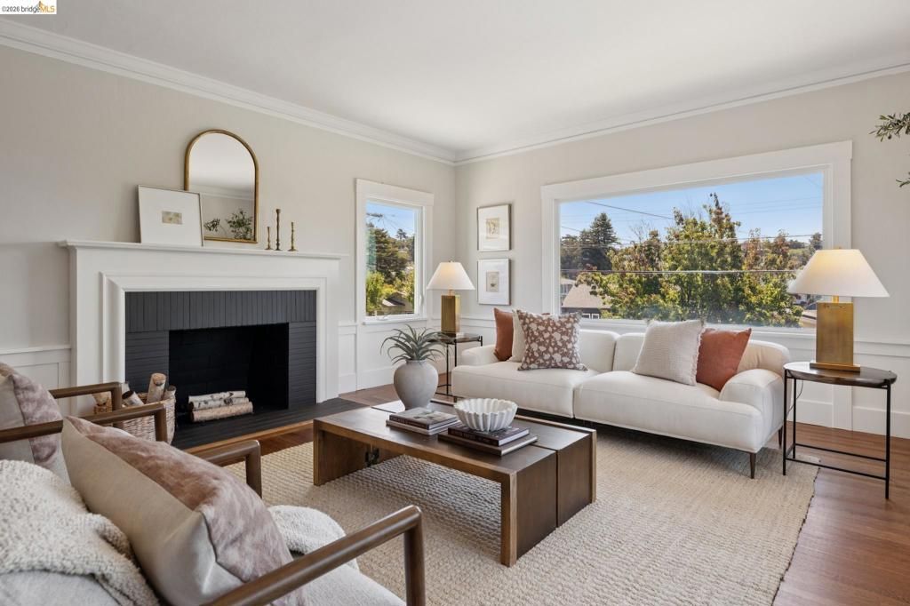 Image 6 of property listing at 1061 Annerley Rd, Piedmont, CA 94610