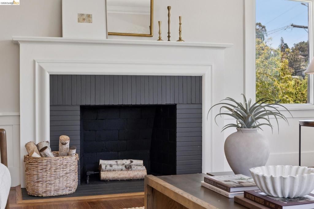 Image 7 of property listing at 1061 Annerley Rd, Piedmont, CA 94610