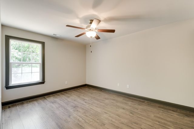 1070 E Elmwood Drive, Chattanooga, TN 37405