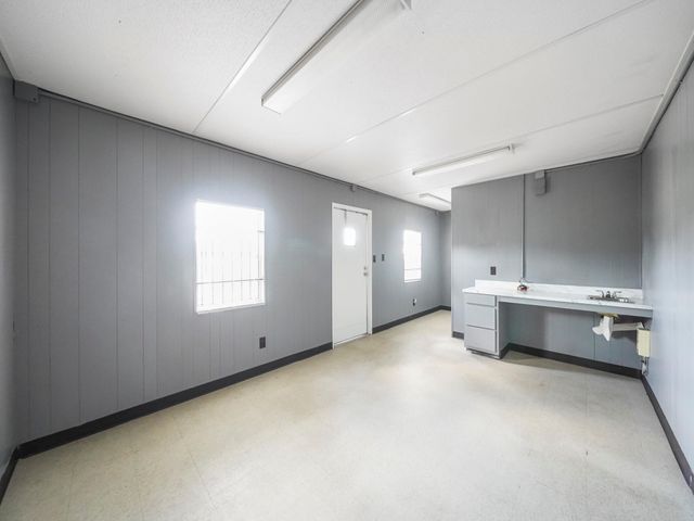 803 N Loop, Houston, TX 77022