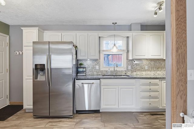 4830 Parkview Drive, Omaha, NE 68134