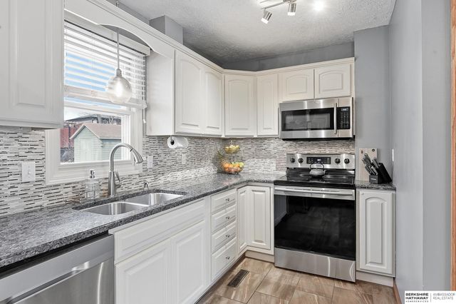 4830 Parkview Drive, Omaha, NE 68134