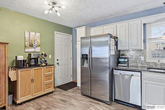 4830 Parkview Drive, Omaha, NE 68134