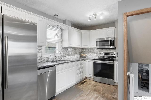 4830 Parkview Drive, Omaha, NE 68134