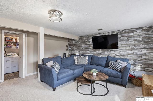 4830 Parkview Drive, Omaha, NE 68134