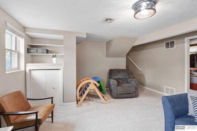 4830 Parkview Drive, Omaha, NE 68134