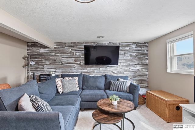 4830 Parkview Drive, Omaha, NE 68134