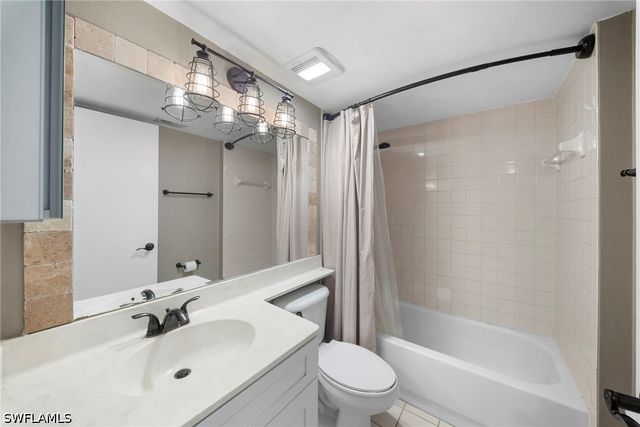 7761 Jewel LN 102, Naples, FL 34109