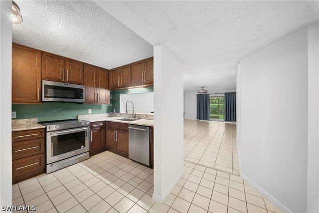 7761 Jewel LN 102, Naples, FL 34109