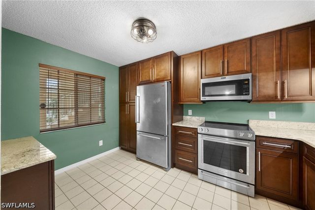 7761 Jewel LN 102, Naples, FL 34109