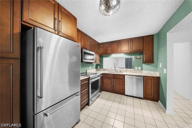 7761 Jewel LN 102, Naples, FL 34109
