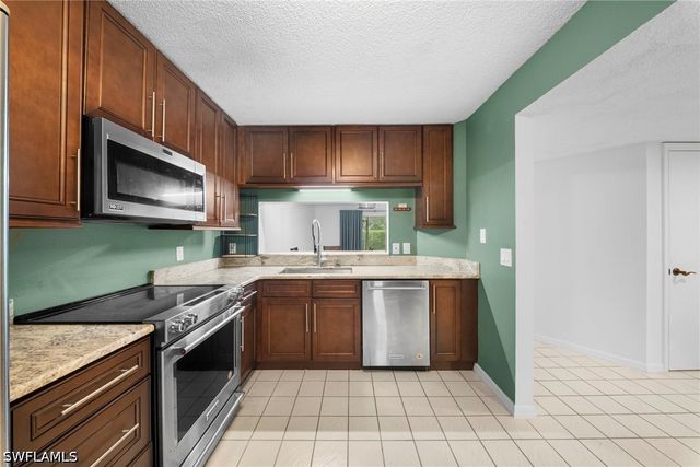 7761 Jewel LN 102, Naples, FL 34109