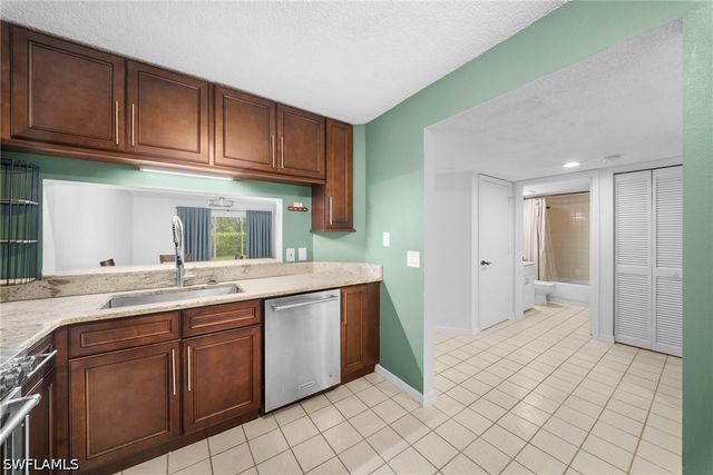 7761 Jewel LN 102, Naples, FL 34109