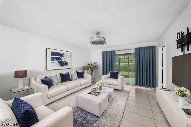 7761 Jewel LN 102, Naples, FL 34109