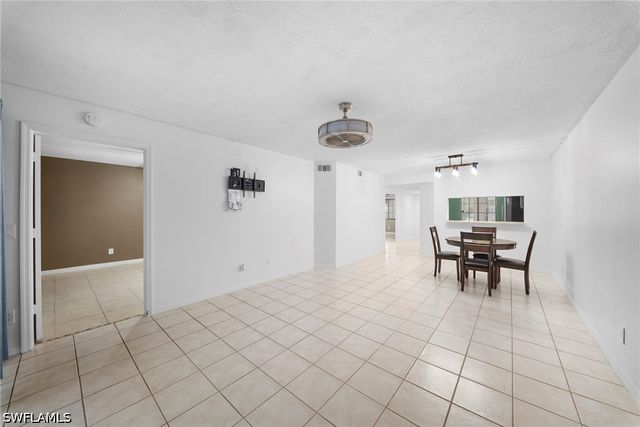 7761 Jewel LN 102, Naples, FL 34109