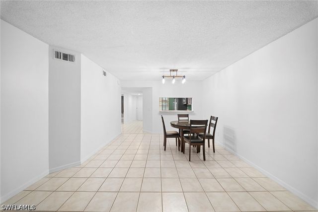 7761 Jewel LN 102, Naples, FL 34109