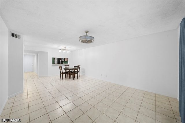 7761 Jewel LN 102, Naples, FL 34109