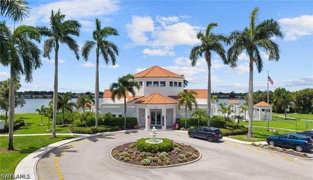 7761 Jewel LN 102, Naples, FL 34109