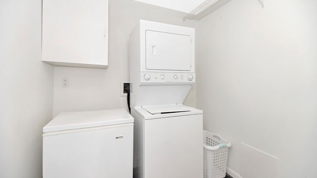 1313 N Ritchie Court 2405, Chicago, IL 60610