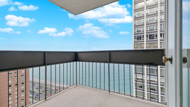 1313 N Ritchie Court 2405, Chicago, IL 60610