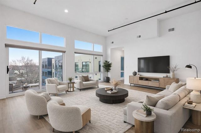 166 Oak St PH11, Wyandotte, MI 49192