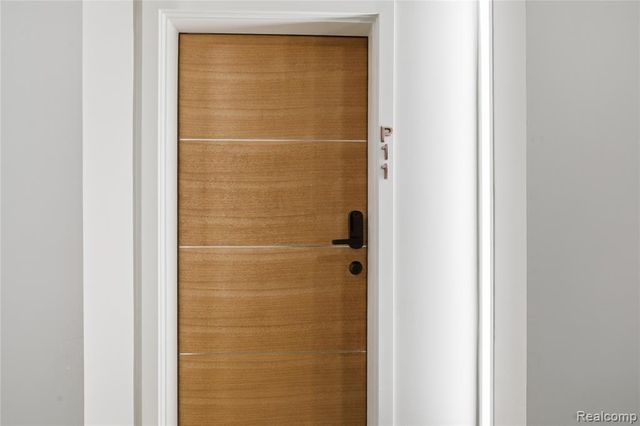 166 Oak St PH11, Wyandotte, MI 49192